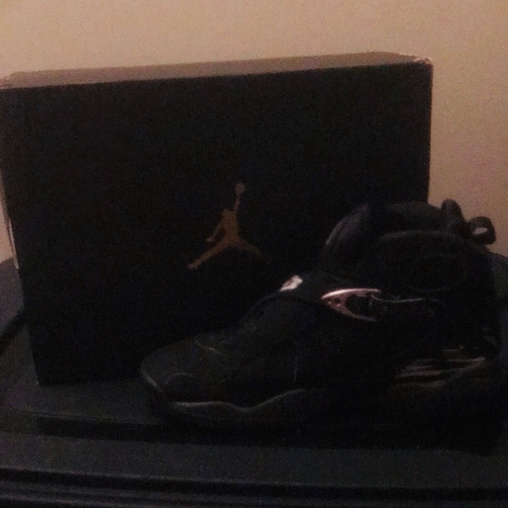 Athletic shoes
